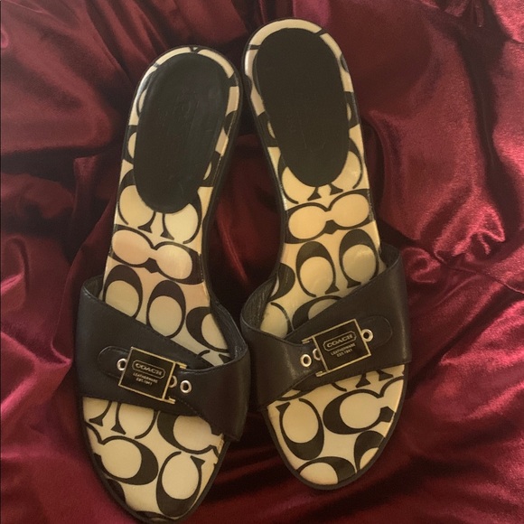 Authentic vintage Coach leather heels with iconic monogram Size 8.5 - Picture 1 of 9